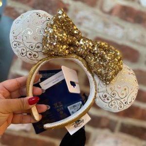 NWT Light up Minnie Ears Headband